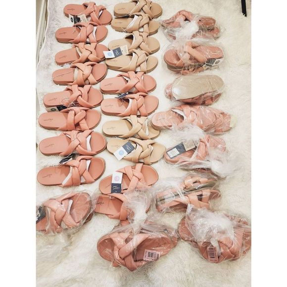 Large reseller Bundle of Universal Thread shoes - Picture 1 of 11